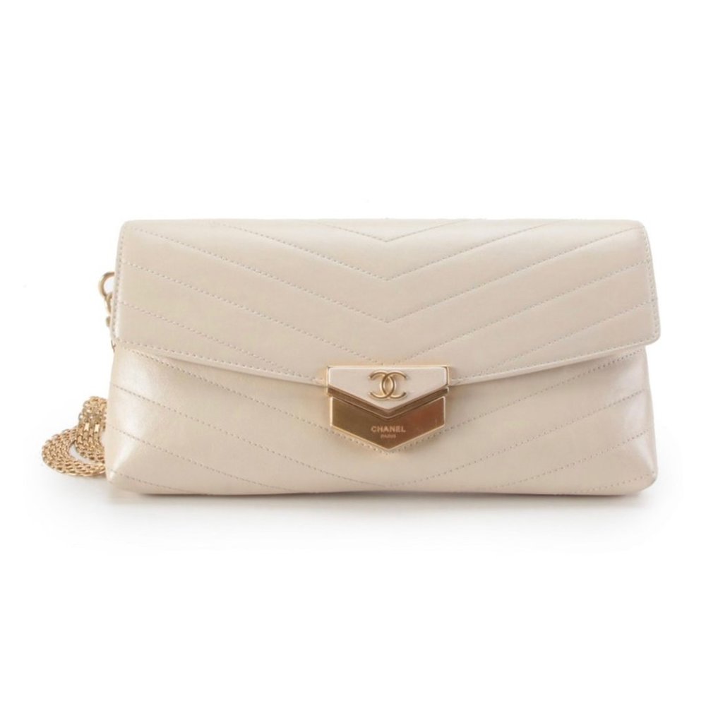 ✧ CHANEL chain wristlet
